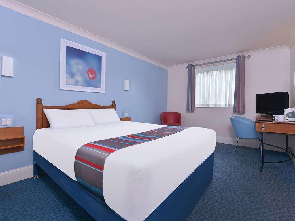 Travelodge Round Spinney Hotel 3*